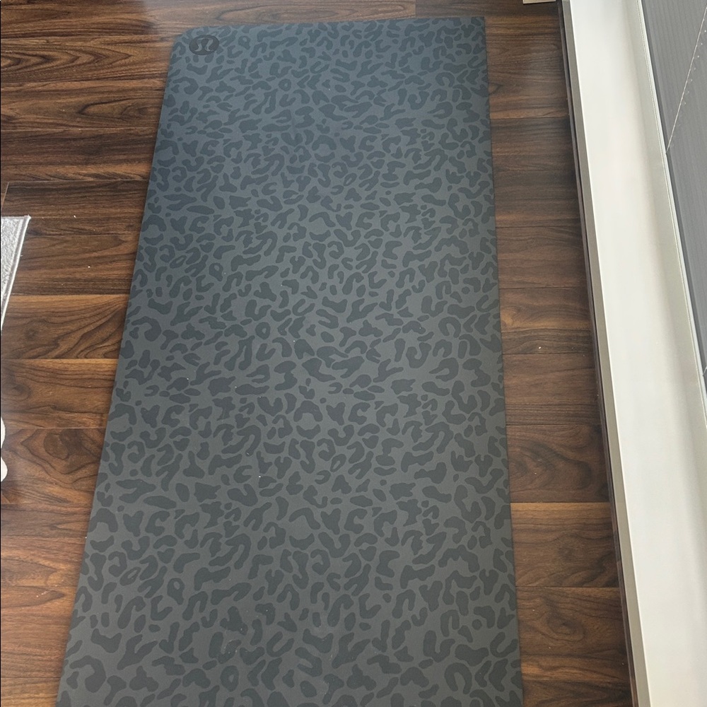 Lululemon The Mat 5mm Yoga Mat in Oil Grey